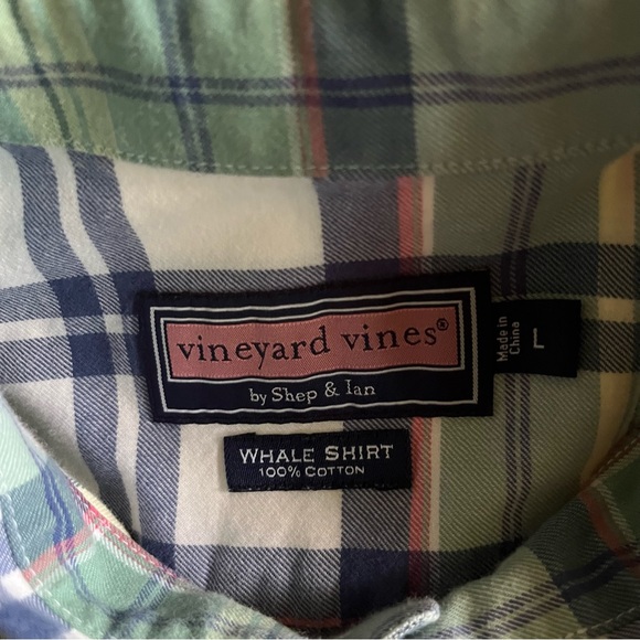 Vineyard vines whale shirt - Picture 2 of 6